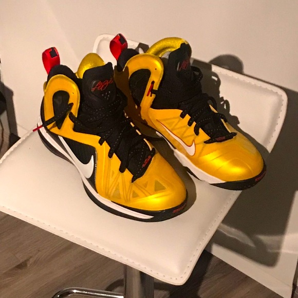 Sneakers - Picture 1 of 7